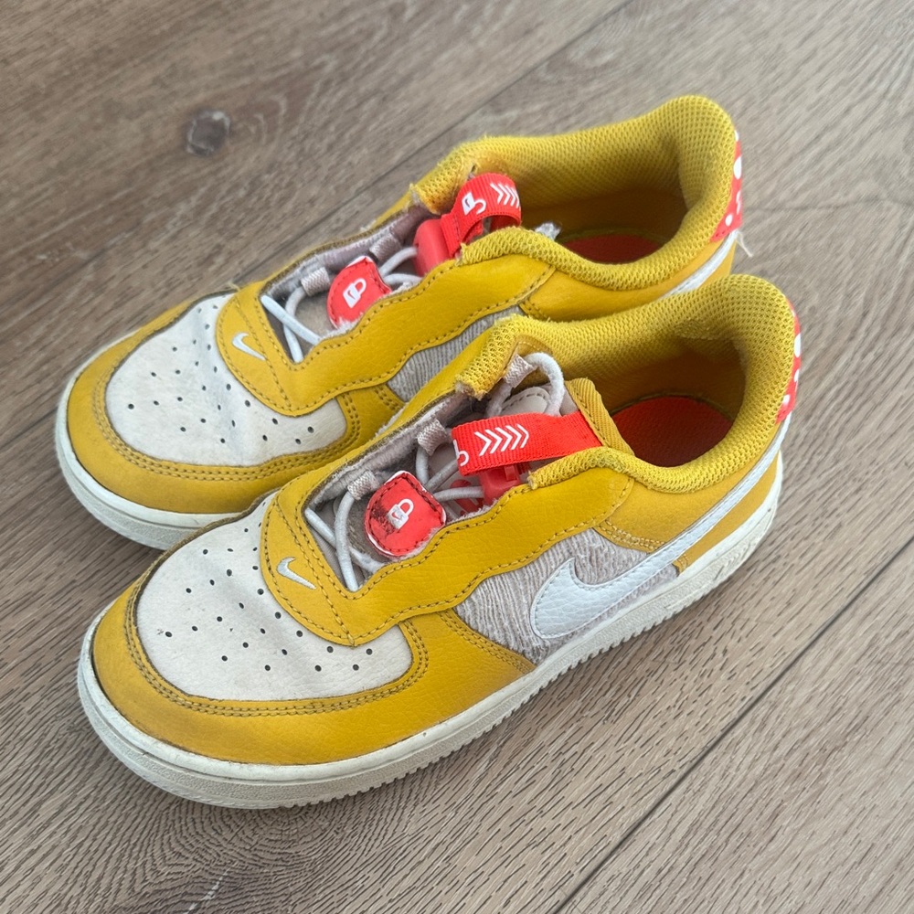 Nike Kids Yellow and Cream Sneakers